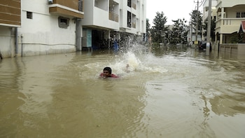 Tres personas mueren electrocutadas a