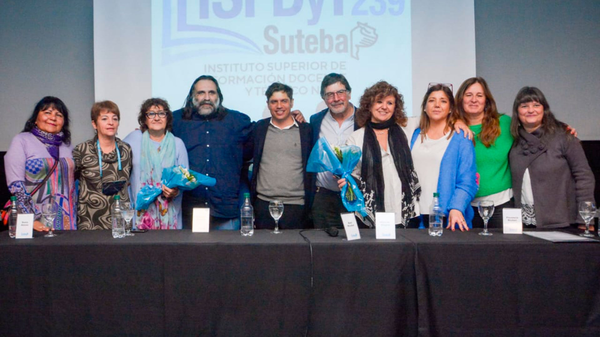 Sonia Alesso, Roberto Baradel y la conducción de SUTEBA junto al gobernador, Axel Kicillof