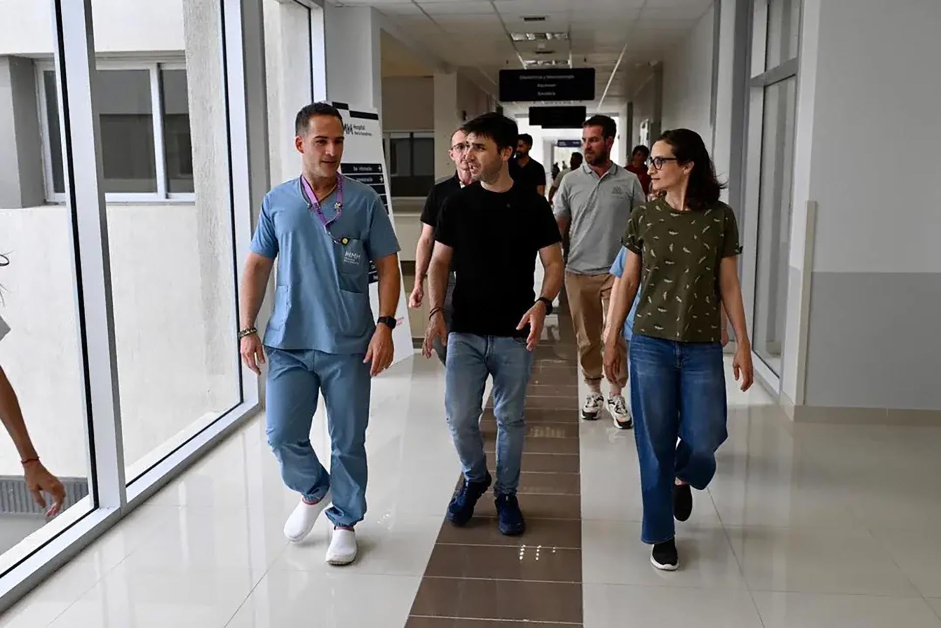 El gobernador de Chubut, Nacho Torres, de recorrida en el Hospital María Humphreys de Trelew