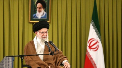 El líder supremo de Irán pidió calma a la población tras el accidente en helicóptero del jefe de Estado Ebrahim Raisi