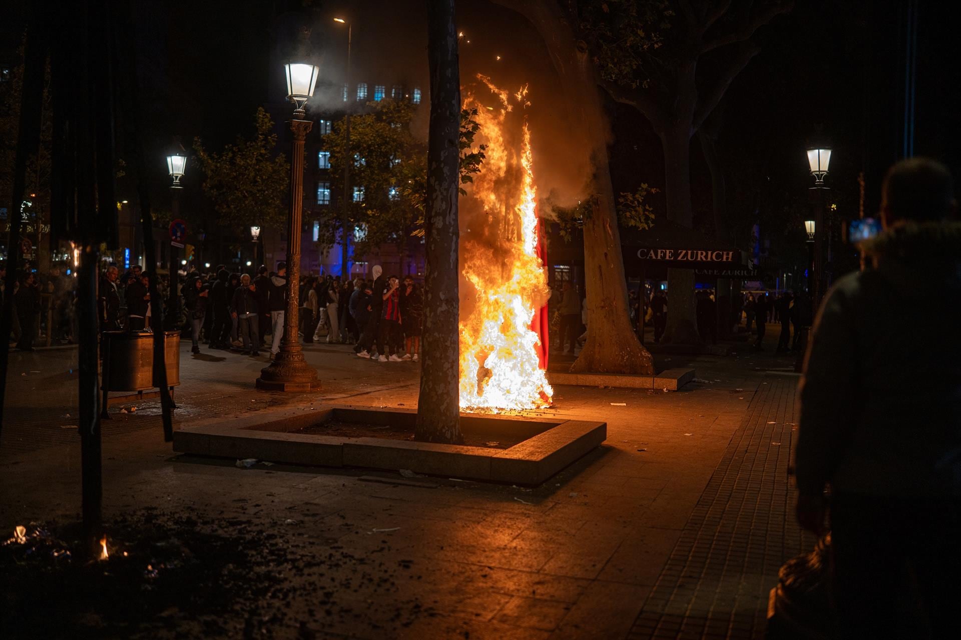 Vox culpa a Sánchez de los disturbios de Barcelona: "Ha traído el caos y la violencia que reina en Francia e Italia"