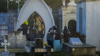 Más de 70,000 personas se prevé que visiten 18 cementerios de San Salvador Centro en tres días