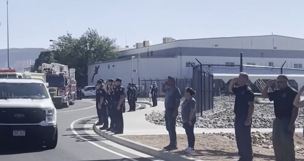 Personal de emergencia enfrenta riesgos extremos en la frontera interestatal debido a la propagación acelerada de incendios (KUTV 2 News Salt Lake City)