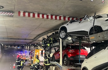 Un tráiler atascado en un