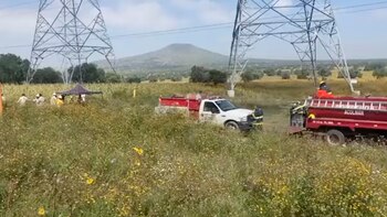 Agentes policiacos y personal de