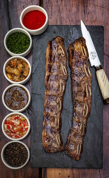 La flexibilización de la barrera sanitaria que habilita el ingreso de carne con hueso a la Patagonia generó una fuerte preocupación entre los productores del sur argentino (Infobae)