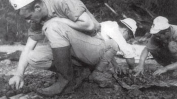 El día que George Bush padre se salvó de ser devorado por caníbales y la verdad que se supo 60 años después
