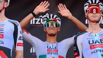 Isaac del Toro envía alentador mensaje tras su lesión: ¿cuándo podría volver a las competencias?