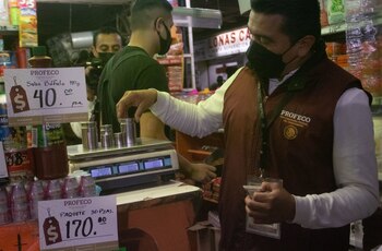 Debido a la fuerte inflación que hay en la actualidad, establecimientos suelen modificar sus básculas.
FOTO: GRACIELA LÓPEZ /CUARTOSCURO.COM