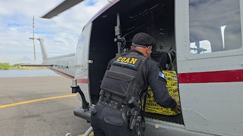 La incineración de 4.920 kilogramos de cocaína en Puerto Quetzal marca el mayor decomiso de drogas en Guatemala en 13 años. (fotografía: PNCdeGuatemala)