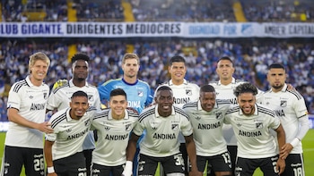 Tenso ambiente entre hinchas y directivos de Millonarios tras la derrota contra Colo-Colo en la Noche Embajadora