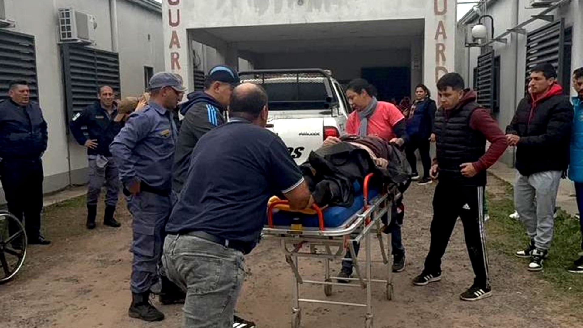 El traslado de Blanco a la guardia médica local