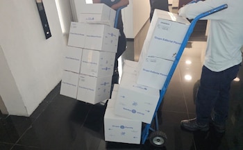 Cientos de cajas con ejemplares