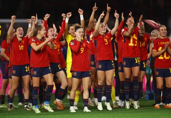 Las jugadoras de la selección celebran el trunfo en la final del Mundial (REUTERS).