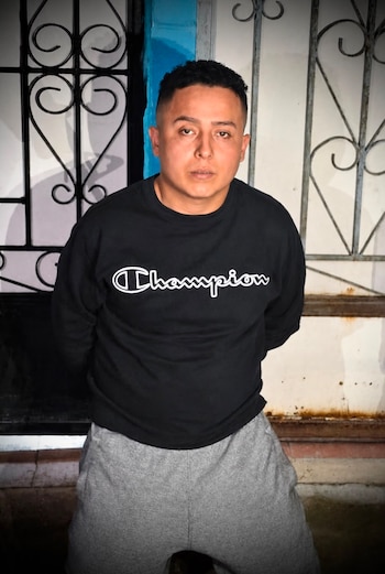 El ministro de Defensa, Rene Merino Monroy, afirmó que El Salvador mantiene acciones para golpear el narcomenudeo y cerrar espacios de distribución de droga. (Foto cortesía Fuerza Armada)