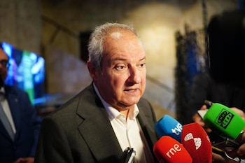 26/08/2026 El ministro de Industria y Turismo, Jordi Hereu, visita la Catedral de Salamanca, a 26 de agosto de 2026, en Salamanca, Castilla y León (España). Hereu supervisa durante esta visita las actuaciones realizadas en la Catedral de Salamanca, dentro del Plan de Sostenibilidad Turística en Destino (PSTD).
POLITICA
Manuel Ángel Laya - Europa Press