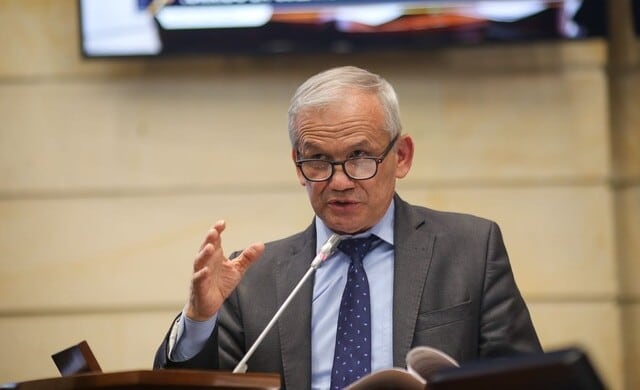 Tribunal Superior de Bogotá prorrogó la orden de captura contra el exdirector del Dapre, Carlos Ramón González, por estar salpicado en el escándalo de la Ungrd - crédito Colprensa