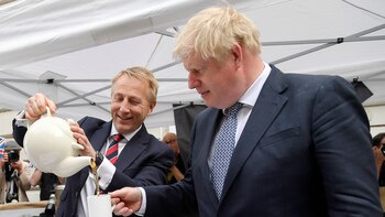 Boris Johnson evalúa restaurar el