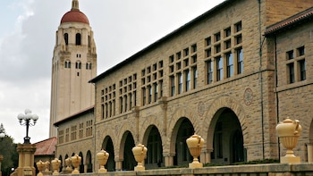 Un estudio de la Universidad de Stanford reveló que la Inteligencia Artificial superó a los profesores de derecho como tutores académicos