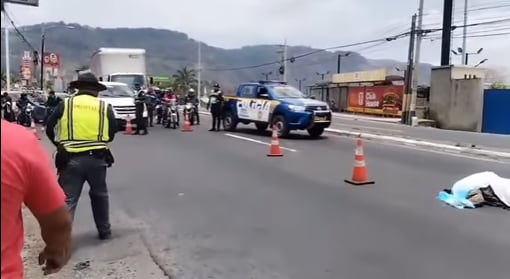 La víctima falleció en el lugar tras ser embestido por un tráiler en un tramo peligroso de Amatitlán. (Cortesía: Redes sociales)