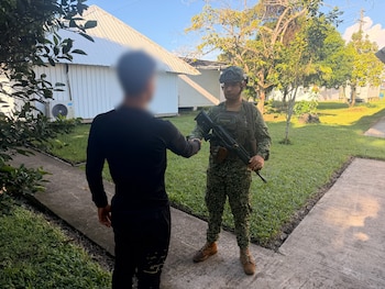 El reporte oficial indicó que las personas permanecieron entre uno y siete años al servicio del grupo armado ilegal - crédito prensa Armada de Colombia