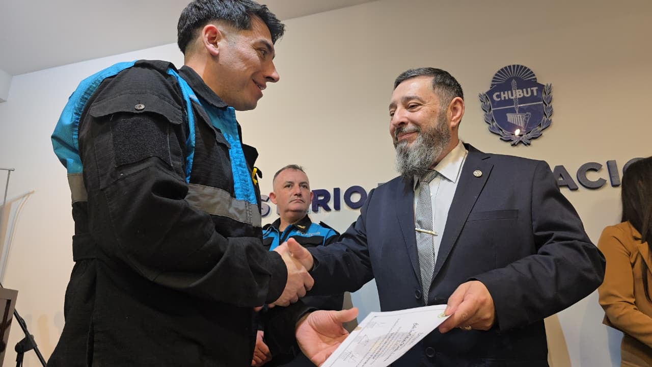 La formación abordó desde la identificación de rasgos de alerta hasta el acercamiento adecuado a la persona