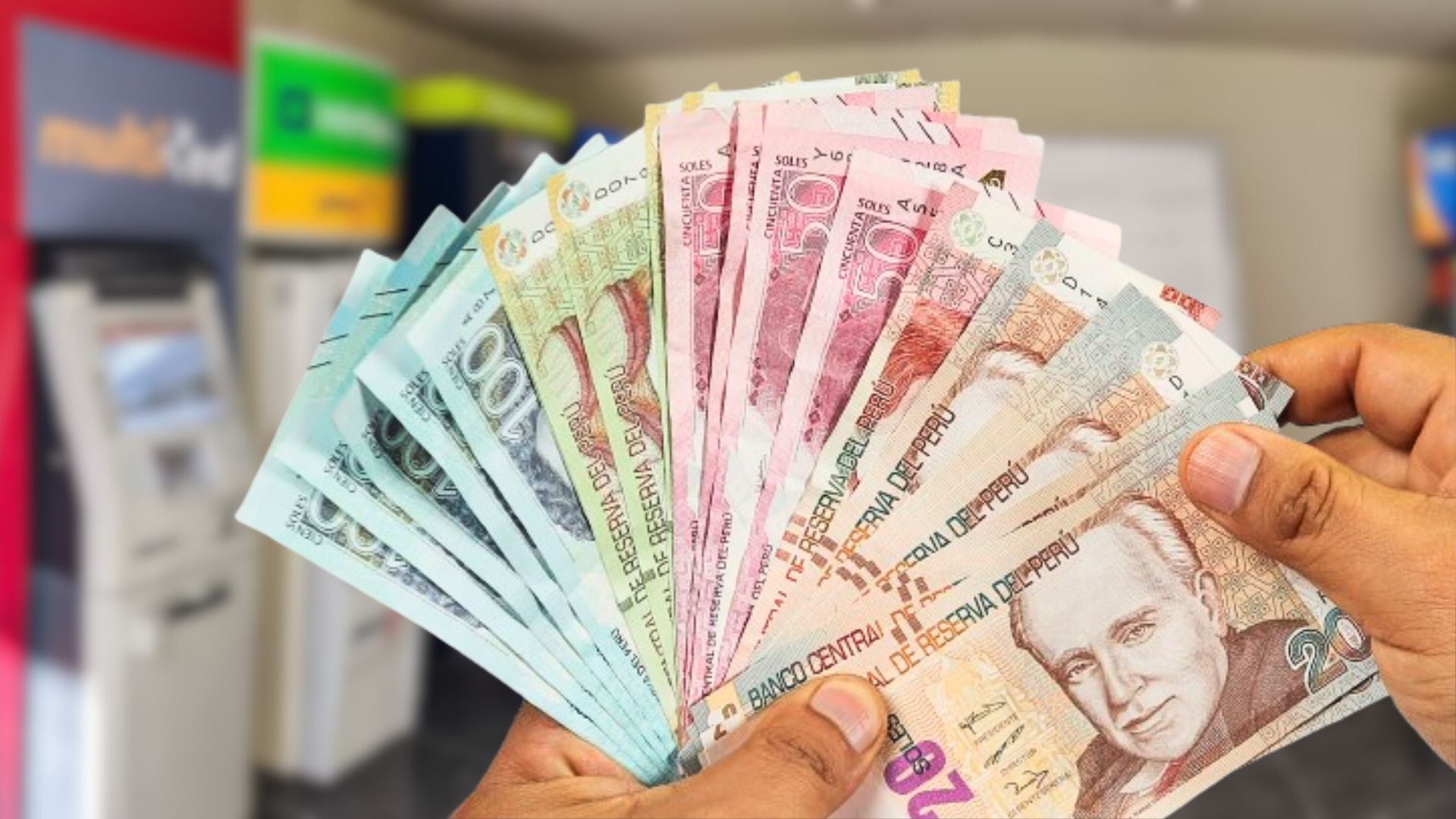 Los depósitos a plazo fijo ahora ofrecen mejores tasas a menos tiempo. ¿Qué banco ofrece el mejor retorno para tus ahorros? - Crédito Composición Infobae/Edwin Montesinos/Andina/Ricardo Cuba
