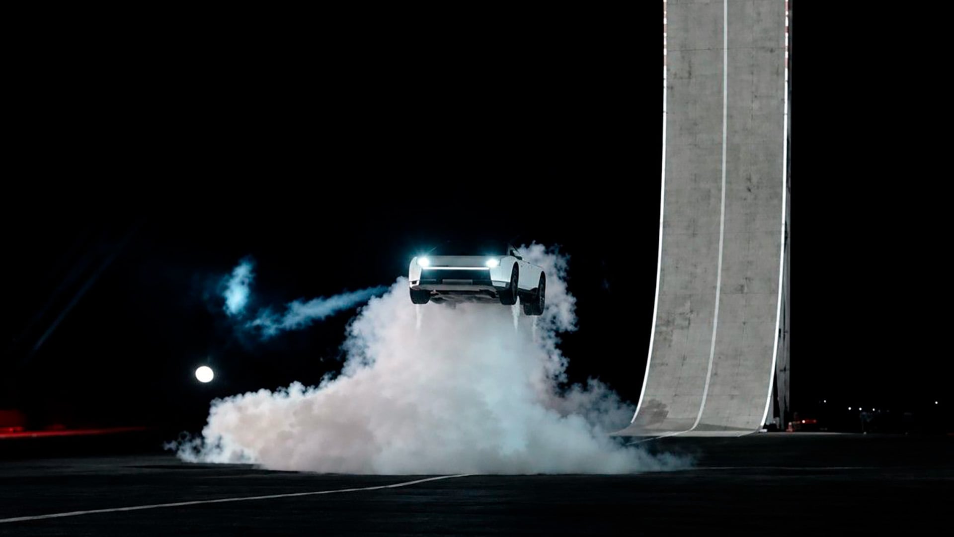 Tesla Roadster: cuánto cuesta y cuándo se podrá comprar el auto volador
