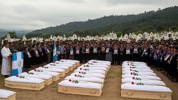 En Guatemala entierran a 68 víctimas del conflicto armado después de 44 años