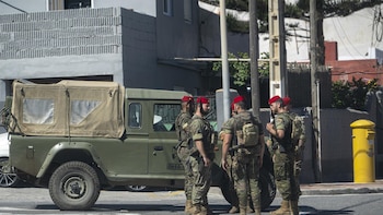 Doce migrantes detenidos tras apedrear y herir a cuatro militares en el barrio ceutí de Benzú