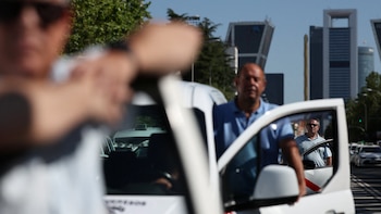 Entra en vigor: a partir del 1 de octubre, la DGT pondrá fin a una excepción histórica y obligará a los taxistas a ponerse el cinturón