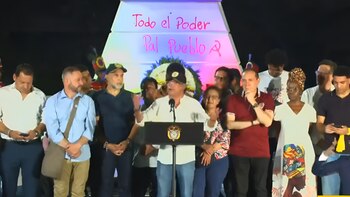 Petro convocó a “levantarse” en