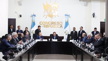Miquel Cortés de la Universidad Rafael Landivar es electo presidente de la comisión que integrará la nómina para contralor de Guatemala