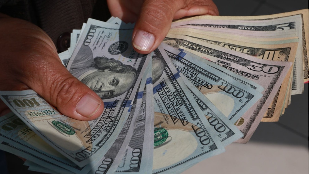 El Salvador cerró 2025 con una recaudación récord y superó en USD 256 millones lo previsto