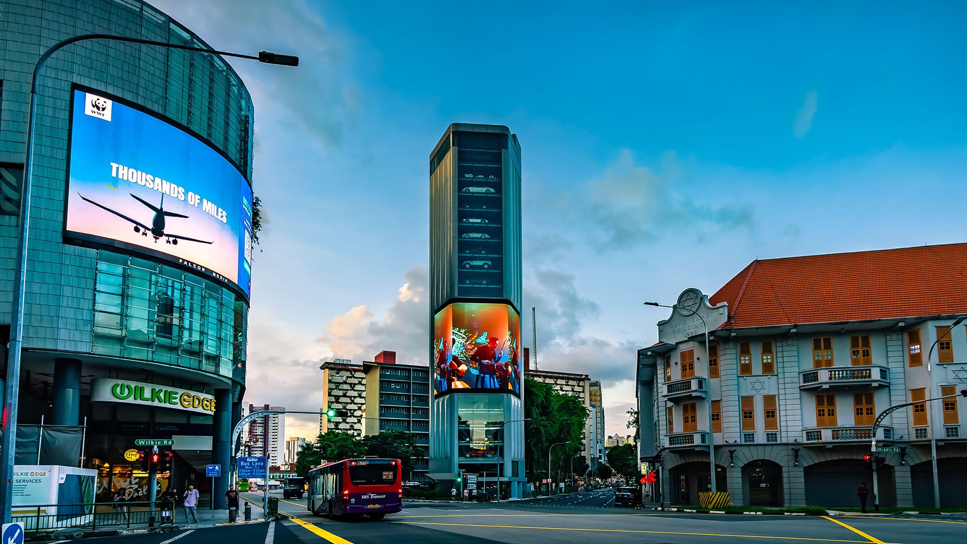 El Ten Square Autobahn es uno de los dos edificios expendedores de autos de Singapur (Fuente: Grosby)