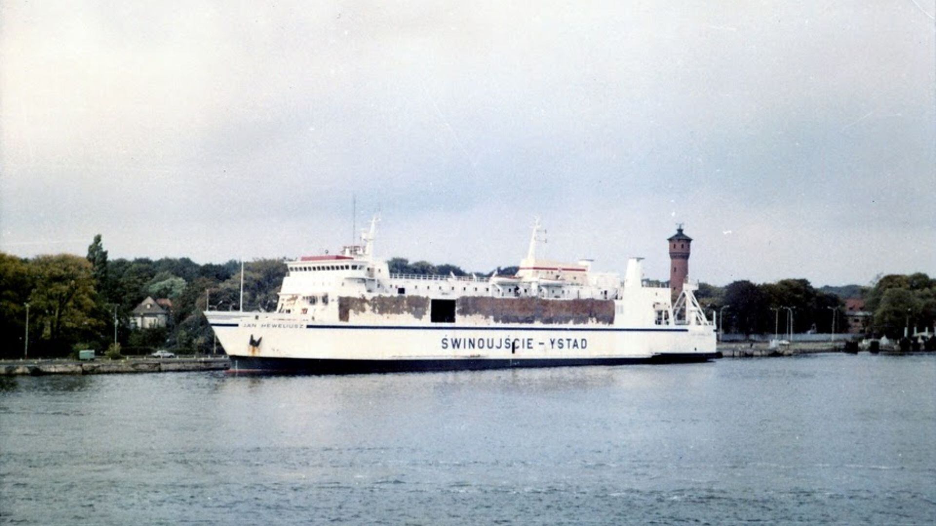 El ferry polaco Jan Heweliusz zarpó pese a daños estructurales y un pronóstico de ciclón, desatando una tragedia marítima histórica (foto: Wikipedia)