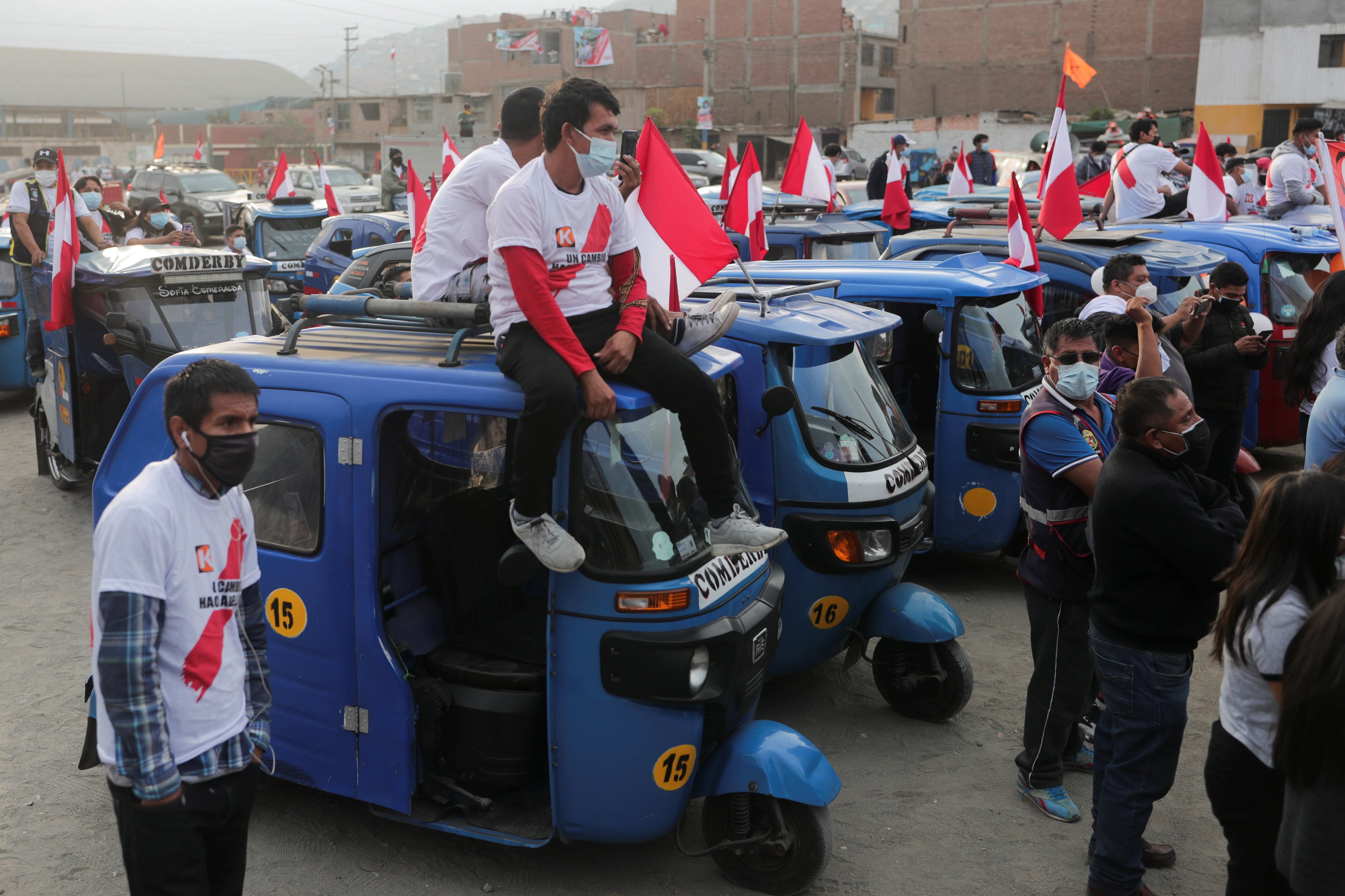 Mototaxistas se habían juntado con Keiko Fujimori en campaña. - Crédito REUTERS/Sebastian Castaneda
