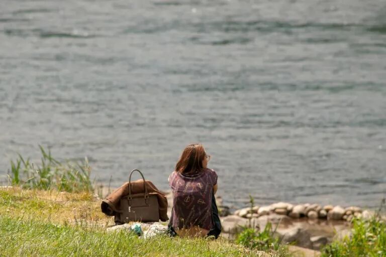 La autoestima de quienes eligen la soledad no depende de relaciones amorosas y muestran menor tendencia a la depresión.