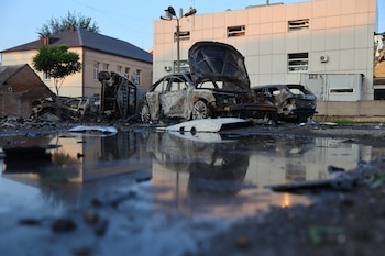 Automóviles destruidos luego de un