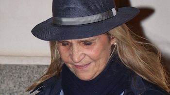 La infanta Elena, discreta ante la última visita de don Juan Carlos junto a Irene Urdangarin, arropa a Ana de Orleans