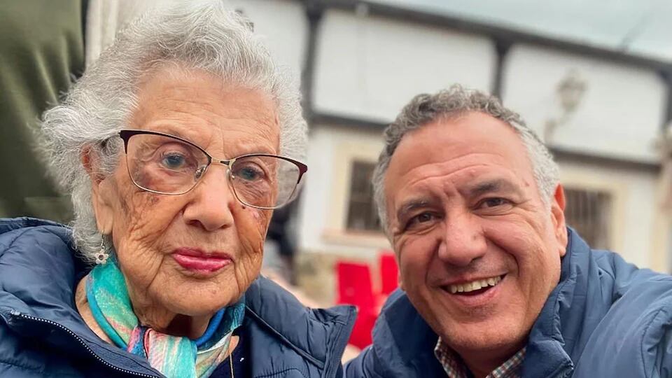 Roberto Brasero y su madre (INSTAGRAM).