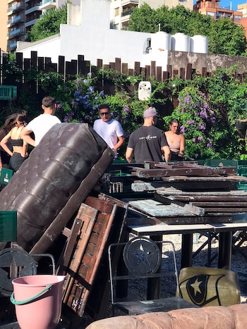 Los trabajadores y socios del