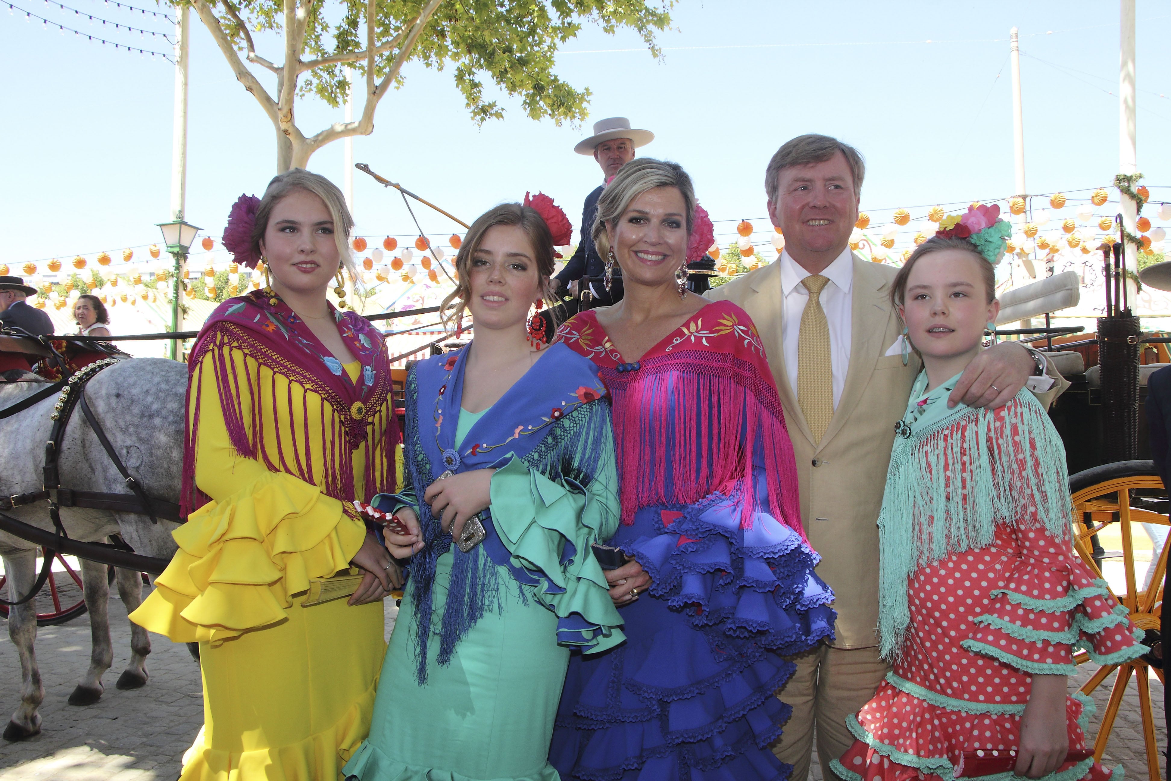 Los reyes de Holanda y sus hijas en la Feria de Sevilla en el año 2019. (23/Lagencia Grosby)