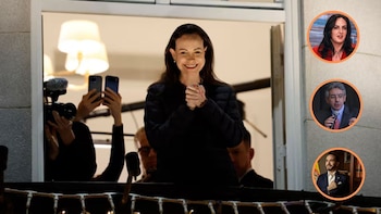 Con algunas pullas, así siguieron