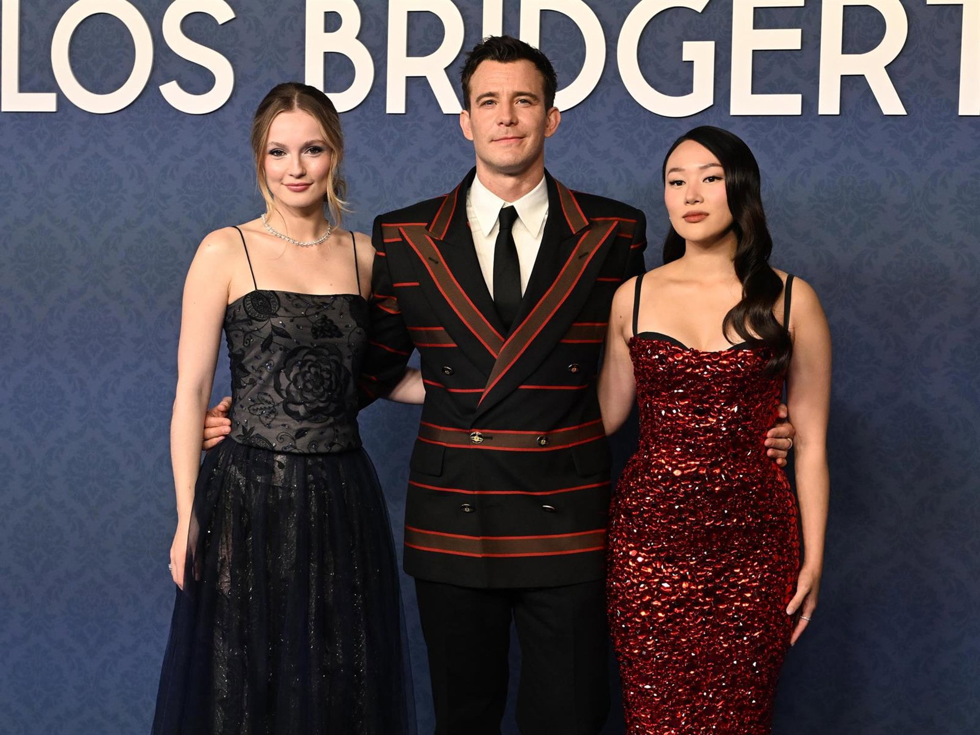 Las elecciones de vestuario del elenco durante los estrenos y celebraciones destacan por su mezcla de glamour, guiños históricos y creatividad (Europa Press)