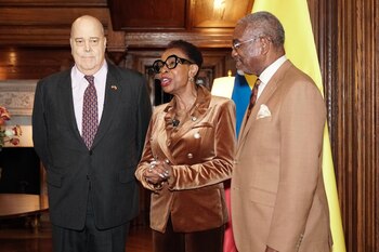 Encuentro entre embajador Daniel García