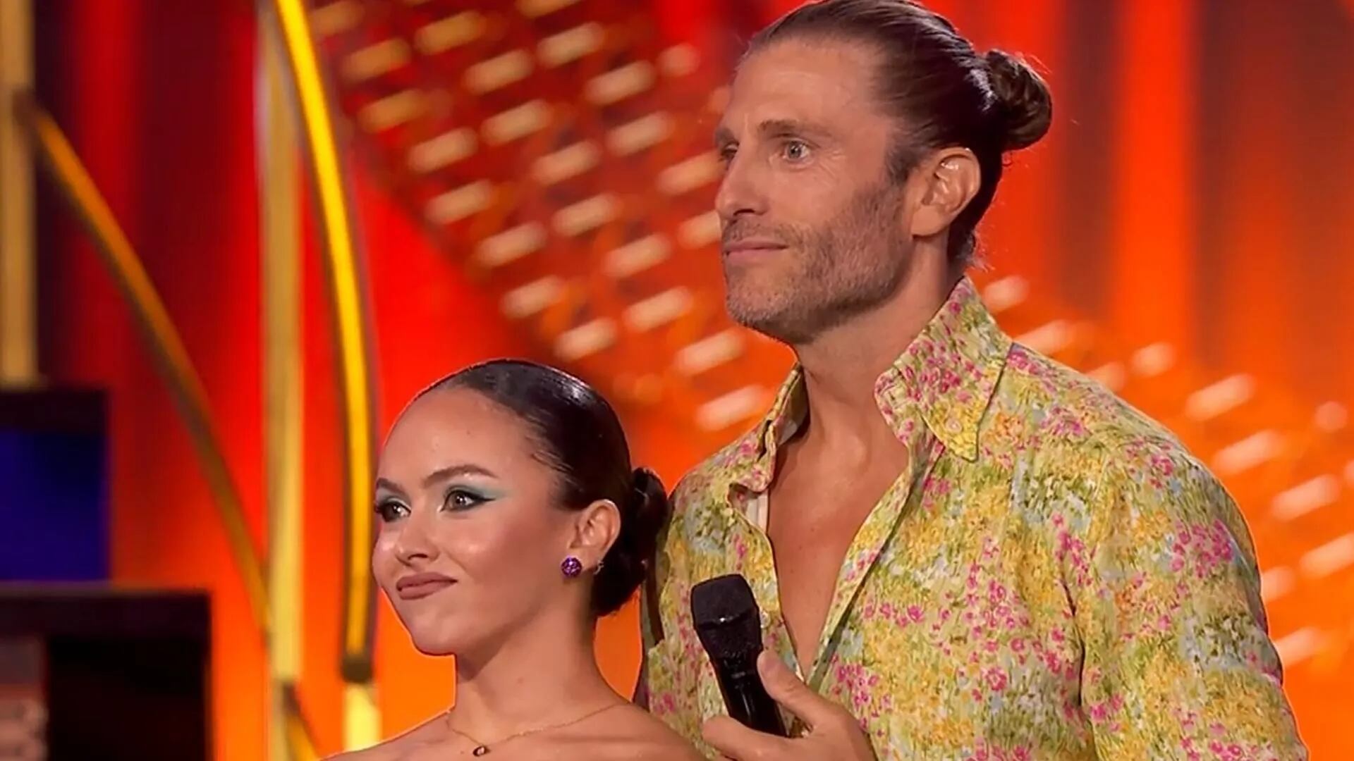 El cordobés junto a su bailarina Sara Orriols en el certamen de baile de Telecinco