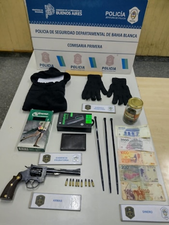 Los elementos que secuestró la Policia (La Nueva)
