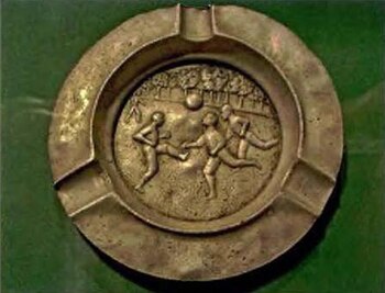 Prisioneros crearon medallas y diplomas