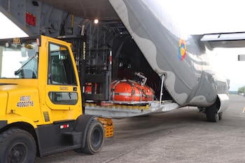Fuerza Aeroespacial Colombiana envía combustible
